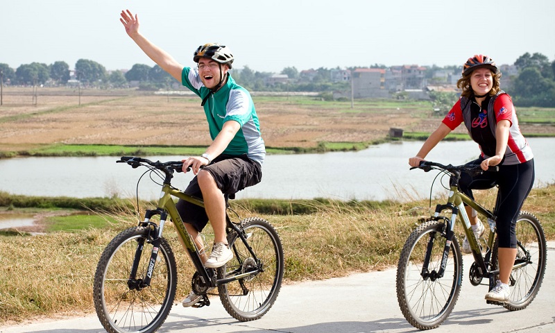 CYCLING AND EXPLORING TRADITIONAL VILLAGES AROUND HANOI