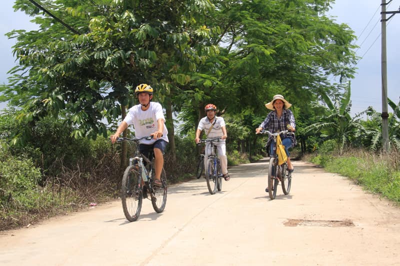CYCLING TO HANOI VILLAGES